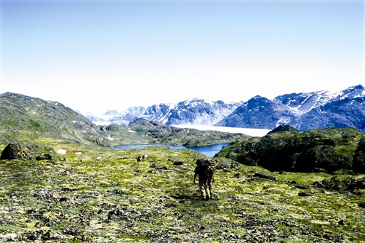 Trekking route near the edge of the ice cap
