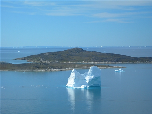 Iceberg grounded at the seabed