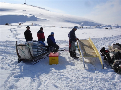 Preparring sledge before departure