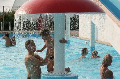 Sv�mmeland p� campingpladsen. Klik p� billede.