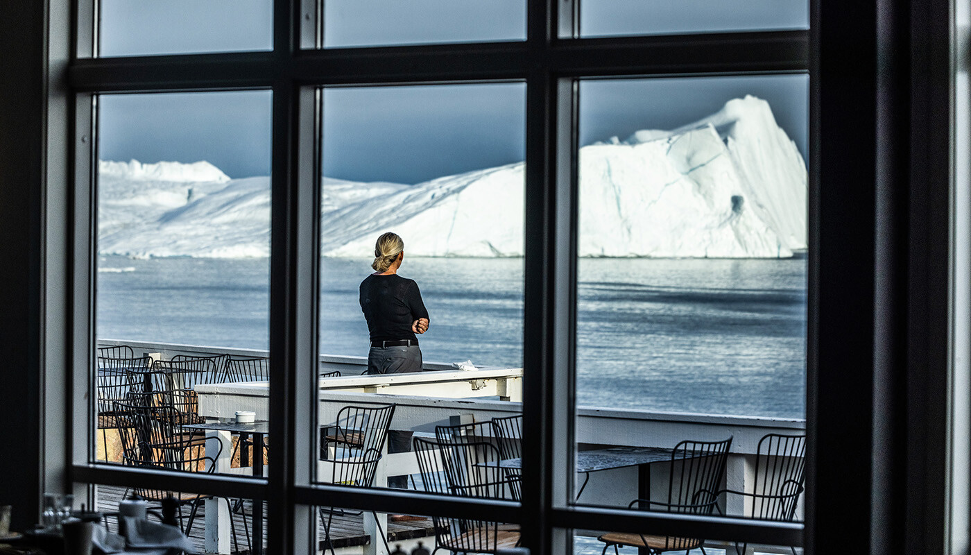 Fantastisk udsigt til isbjerge fra hotellets restaurant og terasse