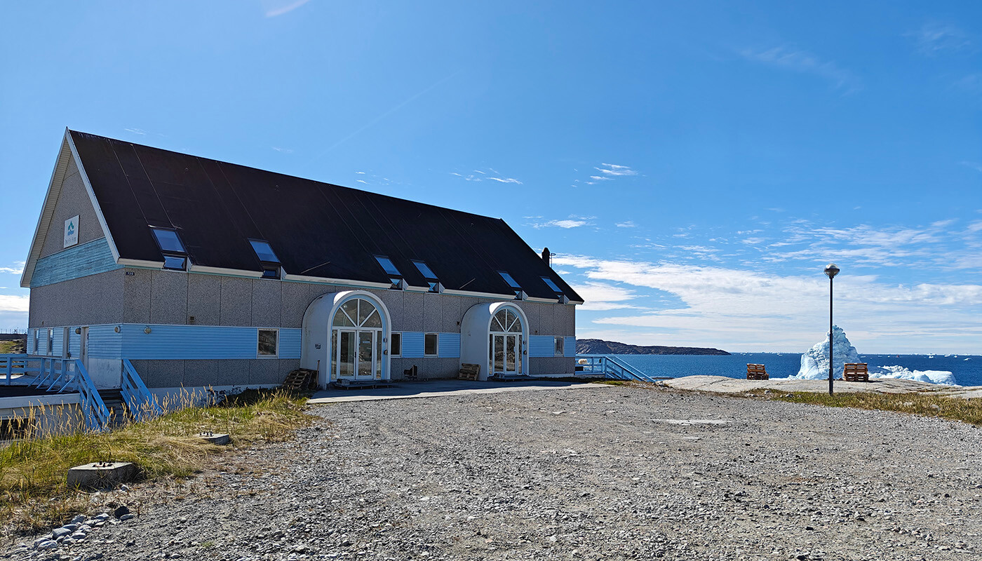 Hotel Diskobay i solskin