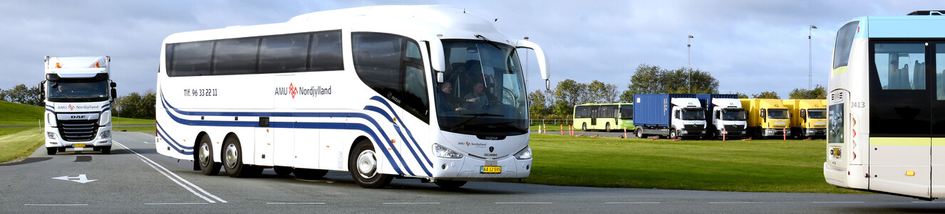 DSC_4838_Bus_og_lastbil_paa_banen_-_web_header