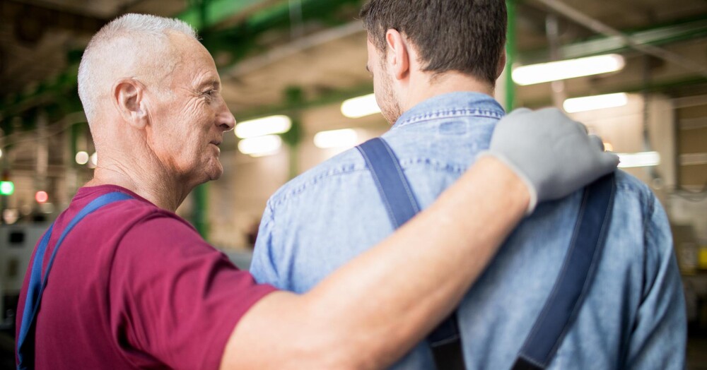 Mentoruddannelse for erfarne medarbejdere.
Bliv mentor - del din viden, og vær med til at begejstre og guide dine kolleger med kommunikationsteknikker og coaching. 
Med en mentor uddannelse, kan du være med til at sikre, at din nye kollega får en god start med fokus på både praktisk information, inklusion, specielle behov samt støtte og læring fra en af virksomhedens bedste ambassadører. Nemlig dig.