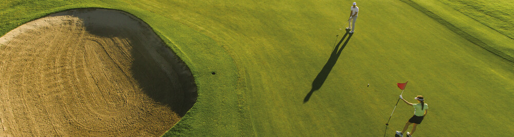kvinde-på-golfbane-webheader
