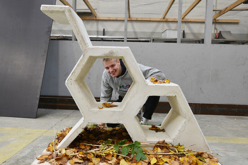 DSC_0598_CUBE_fyr_kigger_gennem