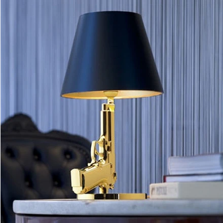 sanger Ekspert Elendig Gun Bedside Table Lamp Gold - Flos - Buy online