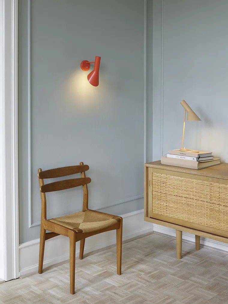 Arne Jacobsen væglampe | Køb AJ væg Louis Poulsen lampen