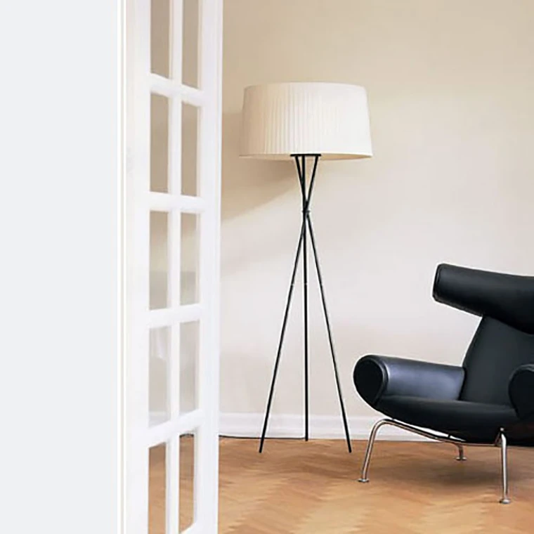 Trípode G5 Floor Lamp Black/Natural - Santa & Cole - Buy online