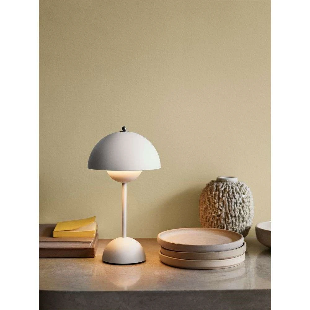 dygtige foretrække Madison Flowerpot VP9 Portable Table Lamp Mustard - &Tradition - Buy online