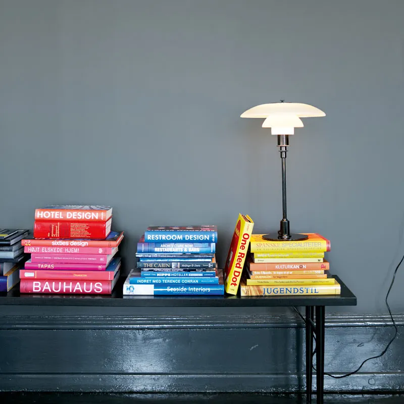 Tablet En eller anden måde Monica PH 3/2 bordlampe med sort stel | Køb Louis Poulsen bordlampen her