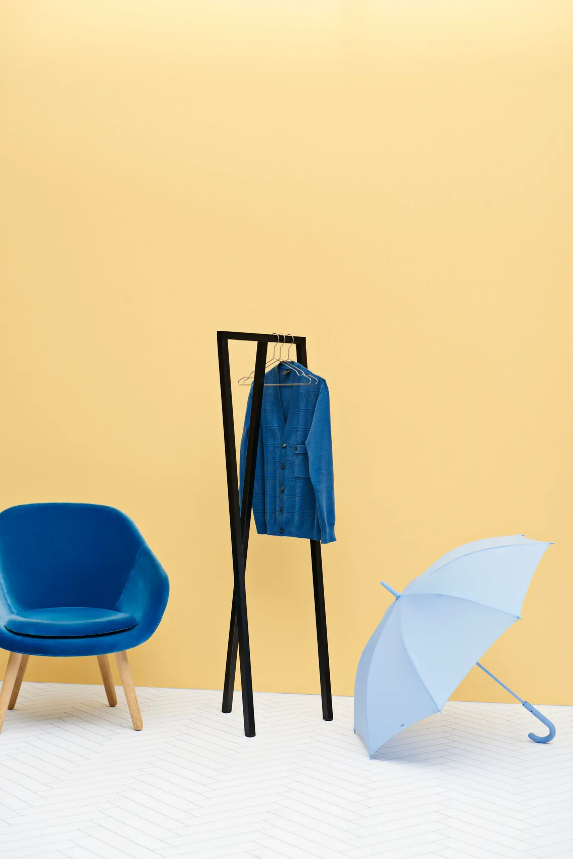 Kælder blæse hul løg HAY Loop stand hall | Køb den slanke garderobe fra HAY