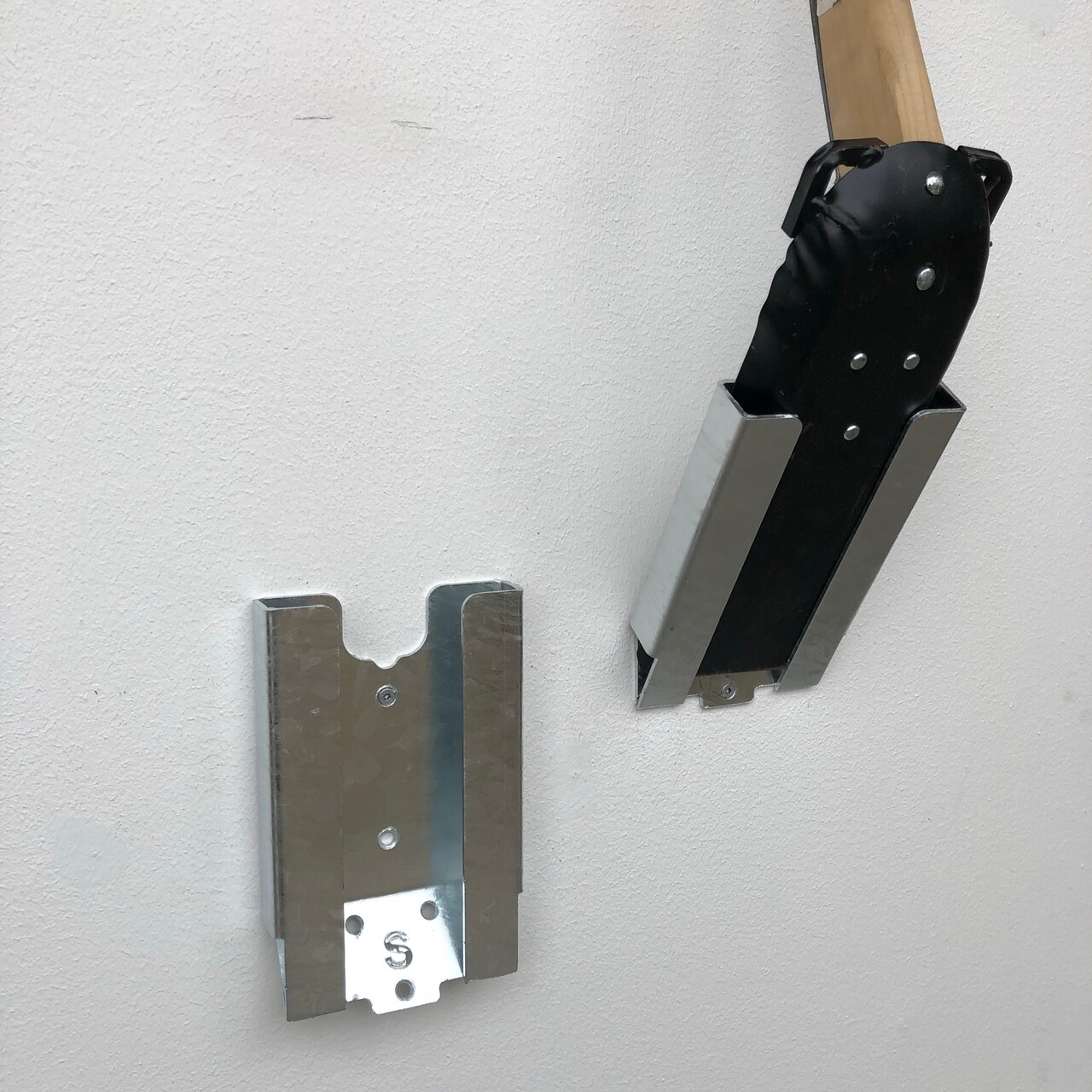 Smedebakken holder t/drænskovl, spade og fork