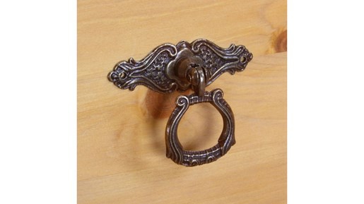 Kommode FOTINA mit 5 Schubladen aus Kiefer in gebeizt geölt