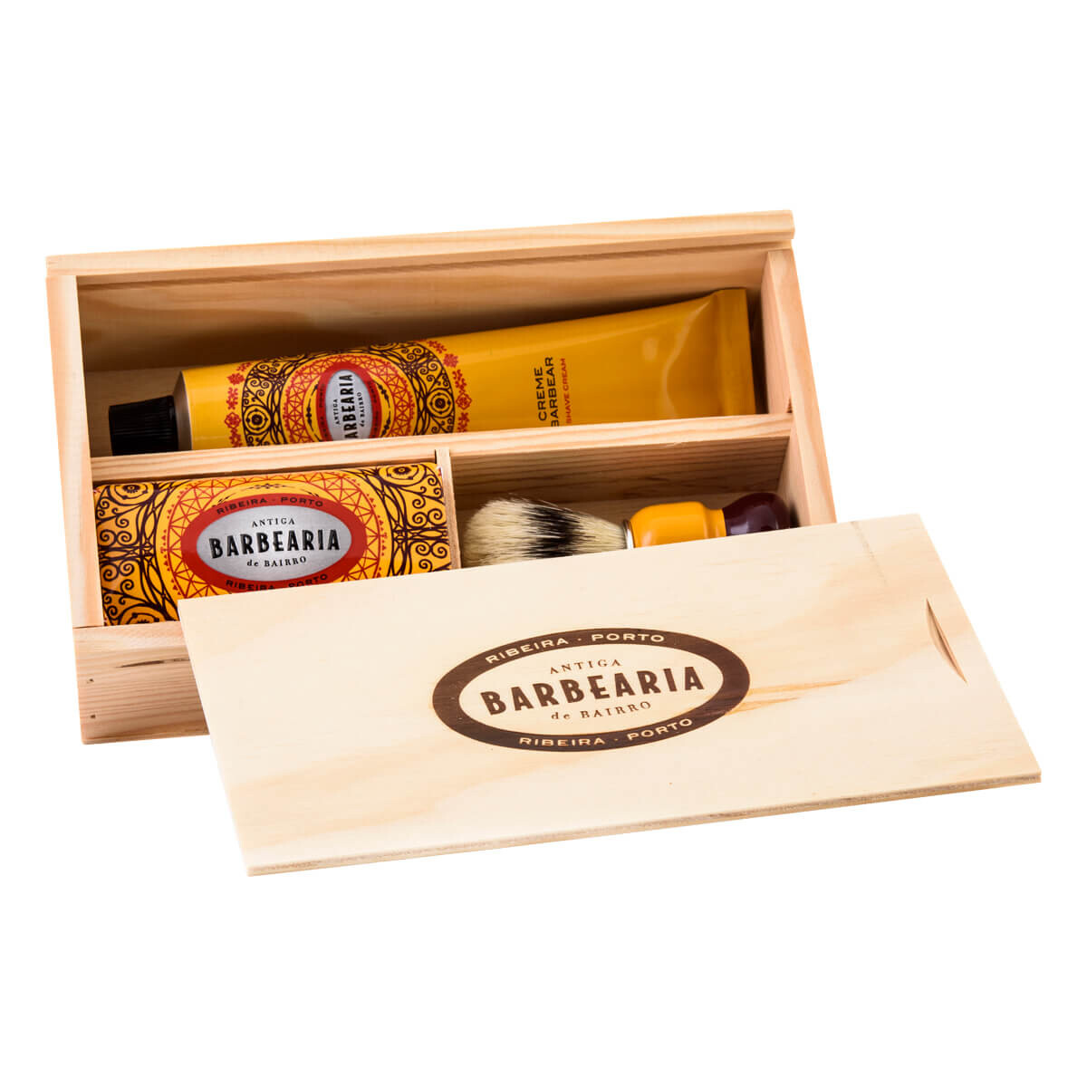 Antiga Barbearia de Bairro Gavesæt med sæbe, barbercreme og barberkost, Ribeira do Porto