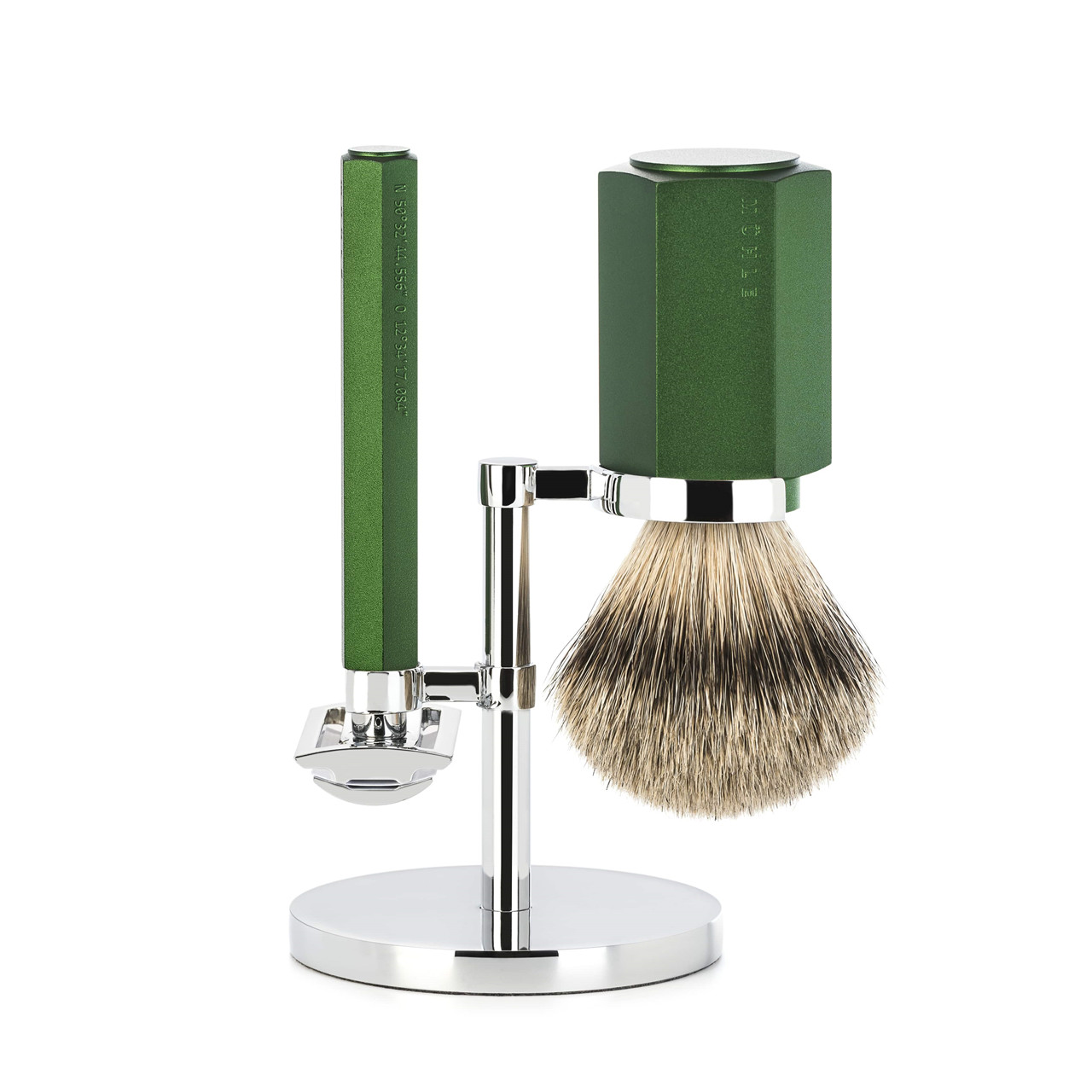 Se Mühle x Mark Braun Barbersæt med DE-skraber, Silvertip Barberkost og holder, Hexagon, Aluminium Forest hos Proshave