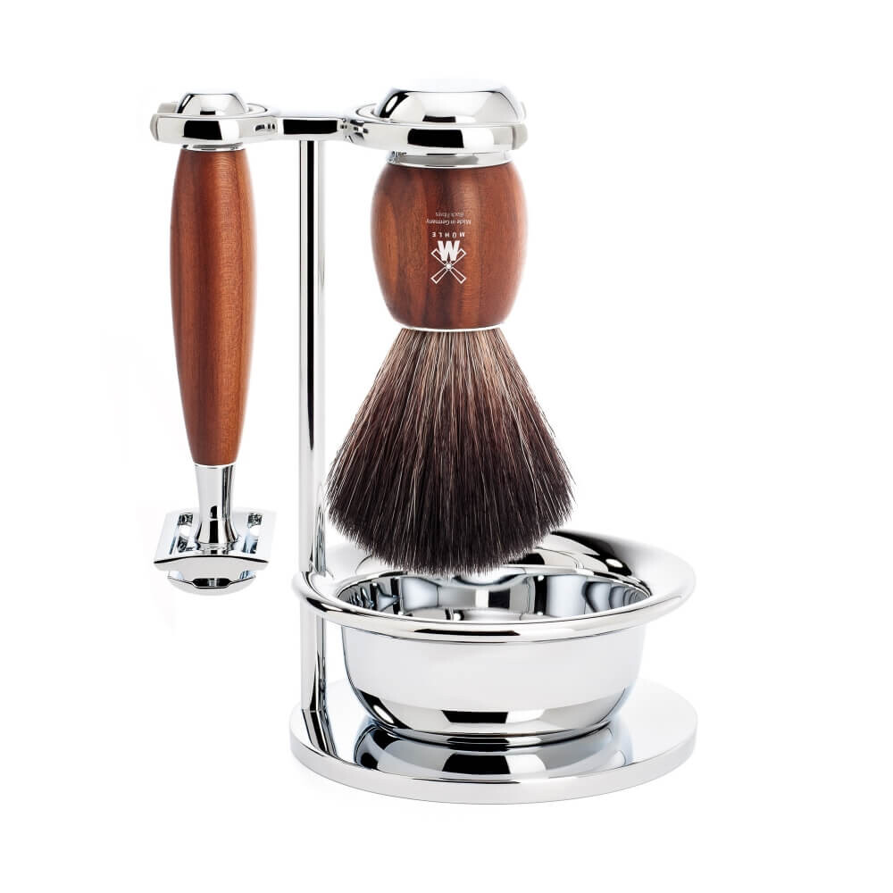 Se Mühle Barbersæt med DE-skraber, Black Fibre Barberkost, Holder og Skål, Vivo, Blommetræ hos Proshave