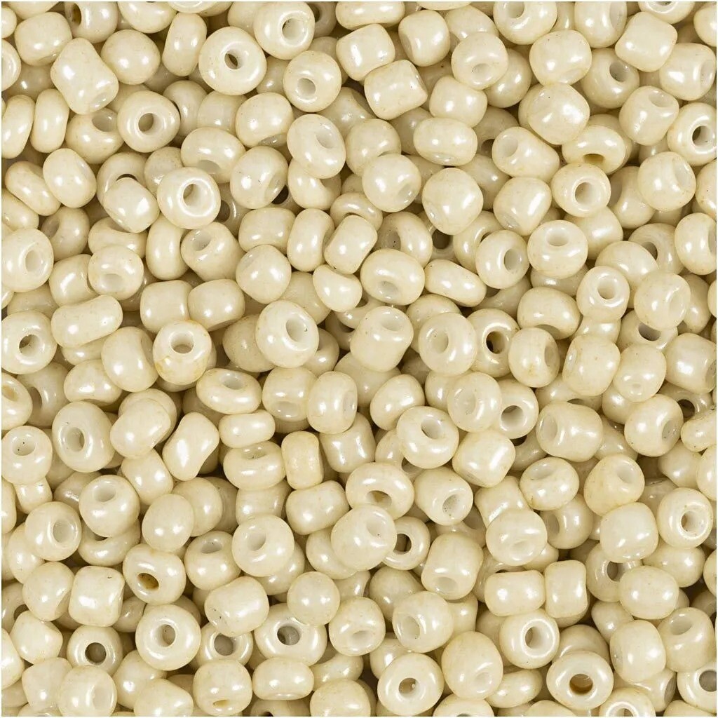 Rocaiperler diam. 3 mm str. 8/0 hulstr. 0,6-1,0 mm off white 25 g pr pakke
