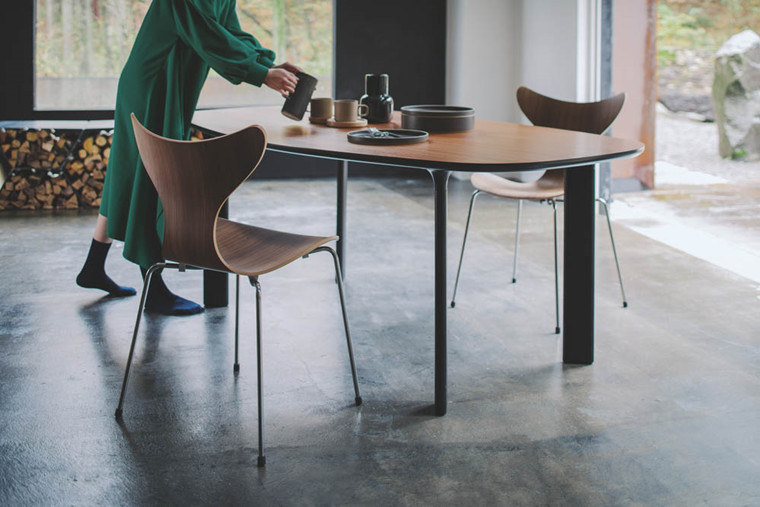 3108 Liljen stol, 2020 Special Edition i valnød af Arne Jacobsen 3108 Liljen stol, 2020 Special Edition i valnød af Arne Jacobsen