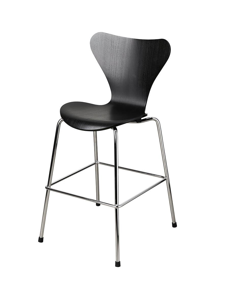 3177 Junior højstol af Arne Jacobsen (Sort ask)