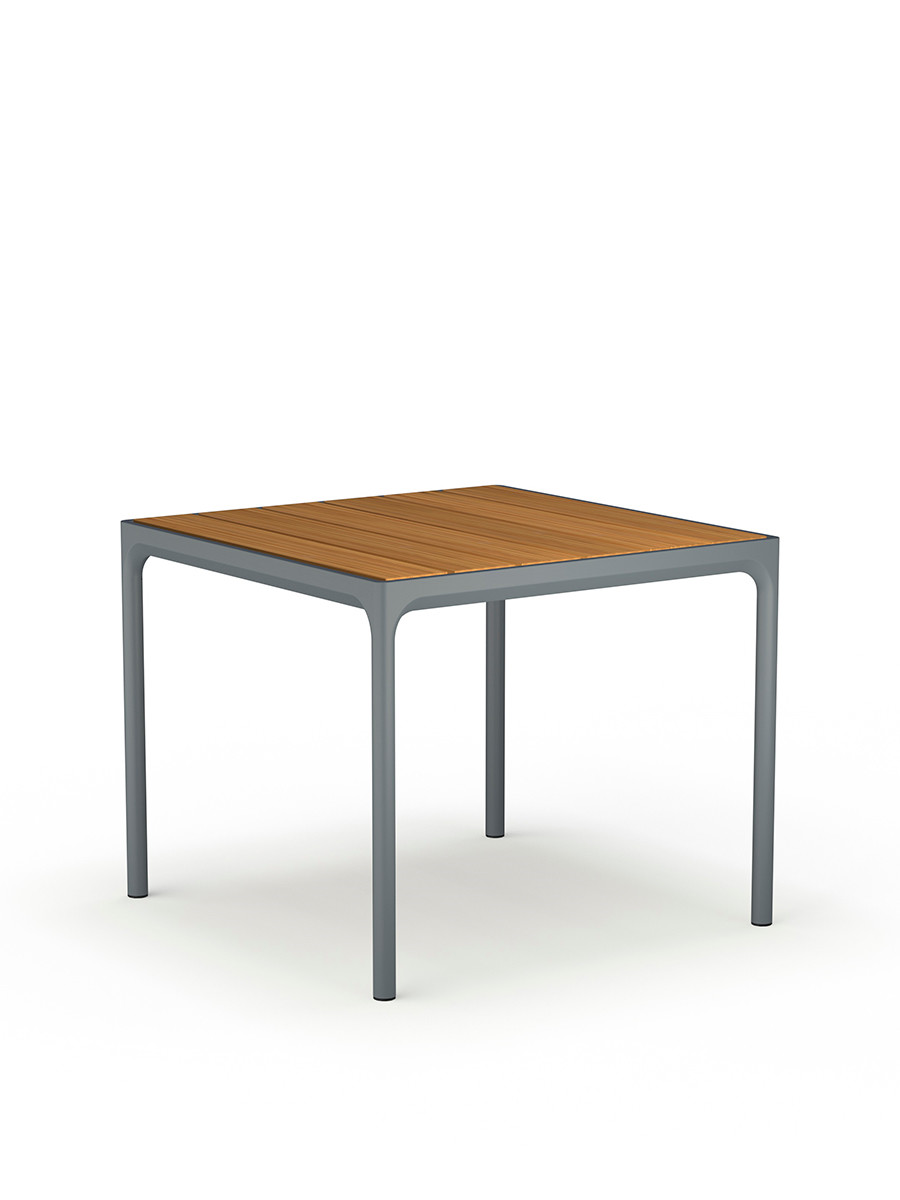Four table 90 x 90 cm fra Houe (Grå aluminium stel / bambus bordplade)