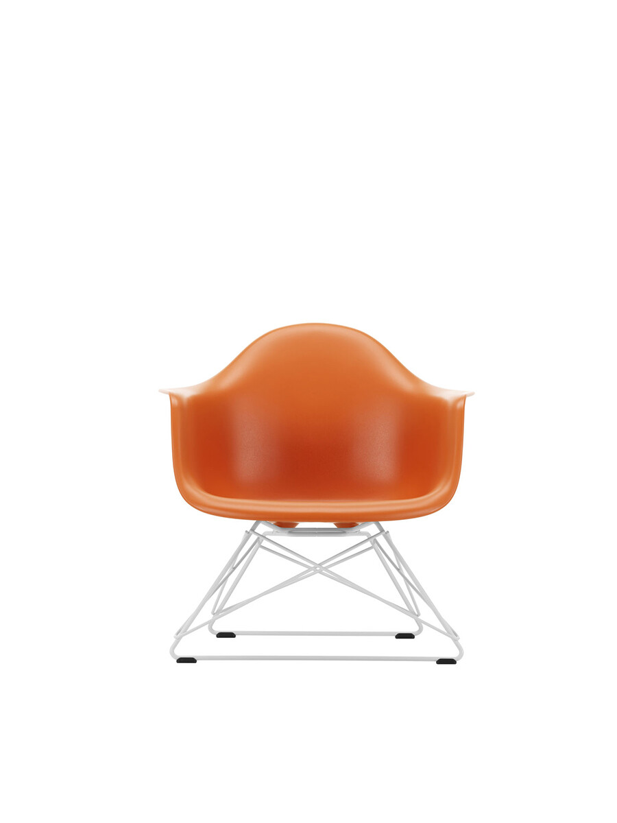 Billede af Eames Plastic Armchair LAR, hvidlakeret fra Vitra (Rusty Orange)