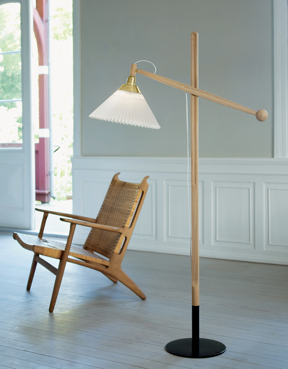 Le Klint 325 standerlampe Kob lampen i flere varianter Le Klint 325 standerlampe Kob lampen i flere varianter