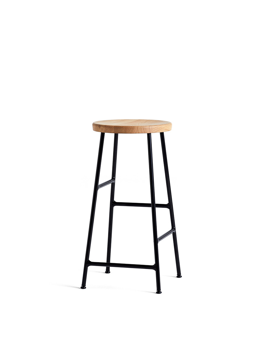 Cornet Barstol fra Hay (Low, Oiled oak, Soft black powder coated steel)