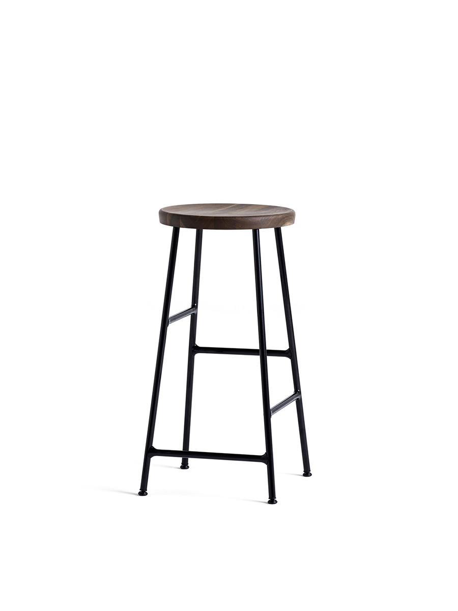 Cornet Barstol fra Hay (Low, Smoked oak, Soft black powder coated steel)
