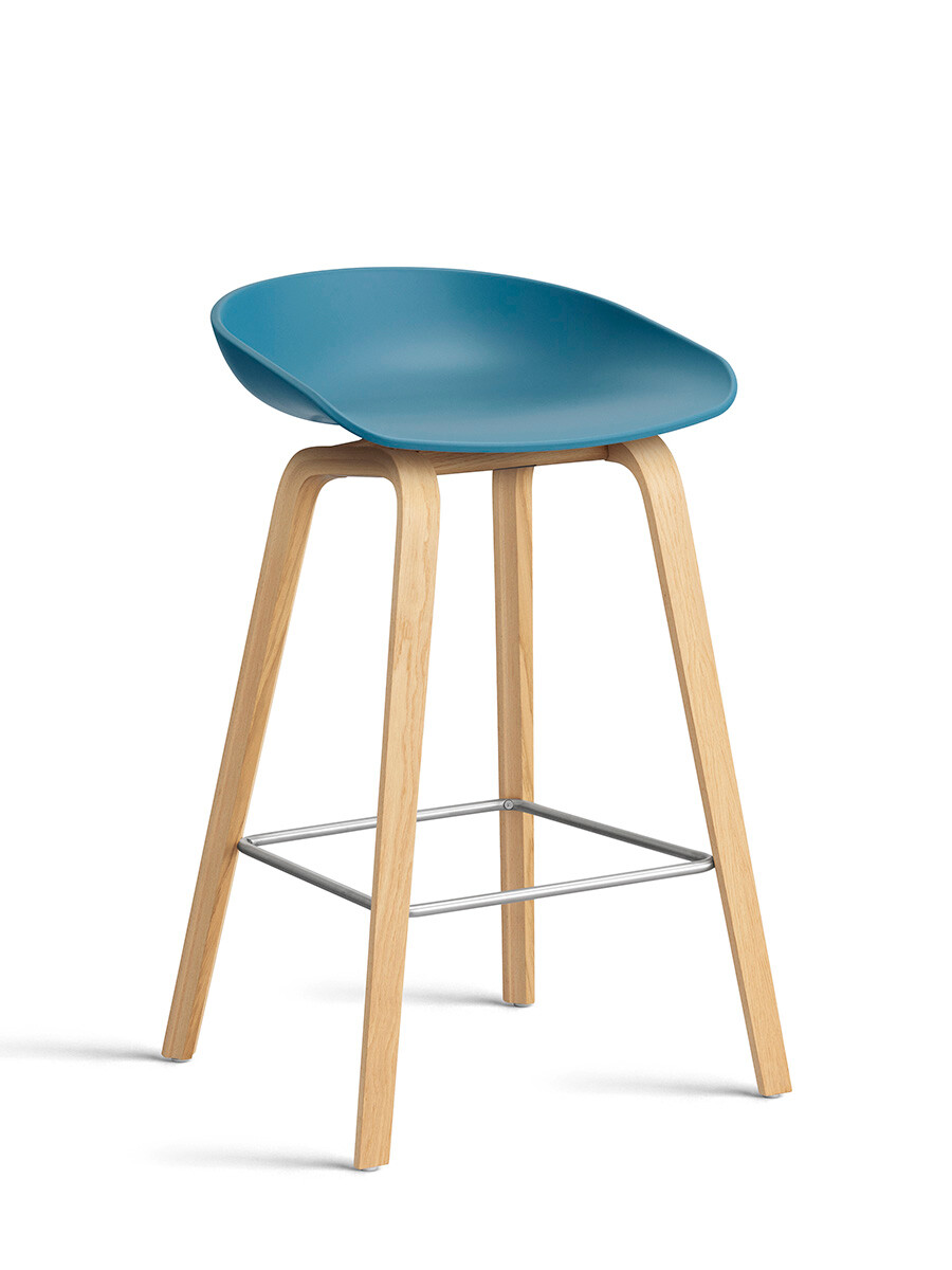 About a Stool AAS32 fra Hay (Lakeret eg, Azure Blue, Lav / B 50 x D 43 x H 64/75 cm)