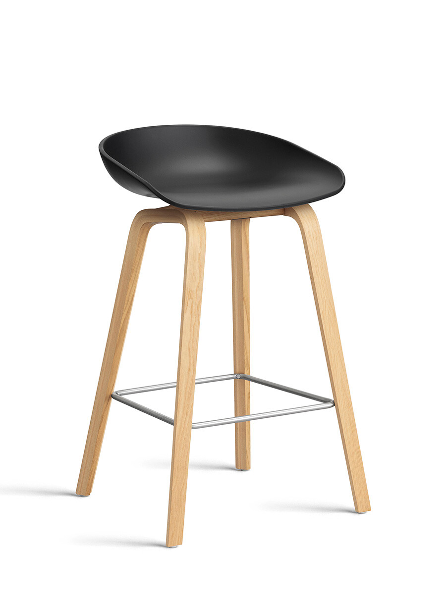 About a Stool AAS32 fra Hay (Lav / B 50 x D 43 x H 64/75 cm, Sort, Lakeret eg)