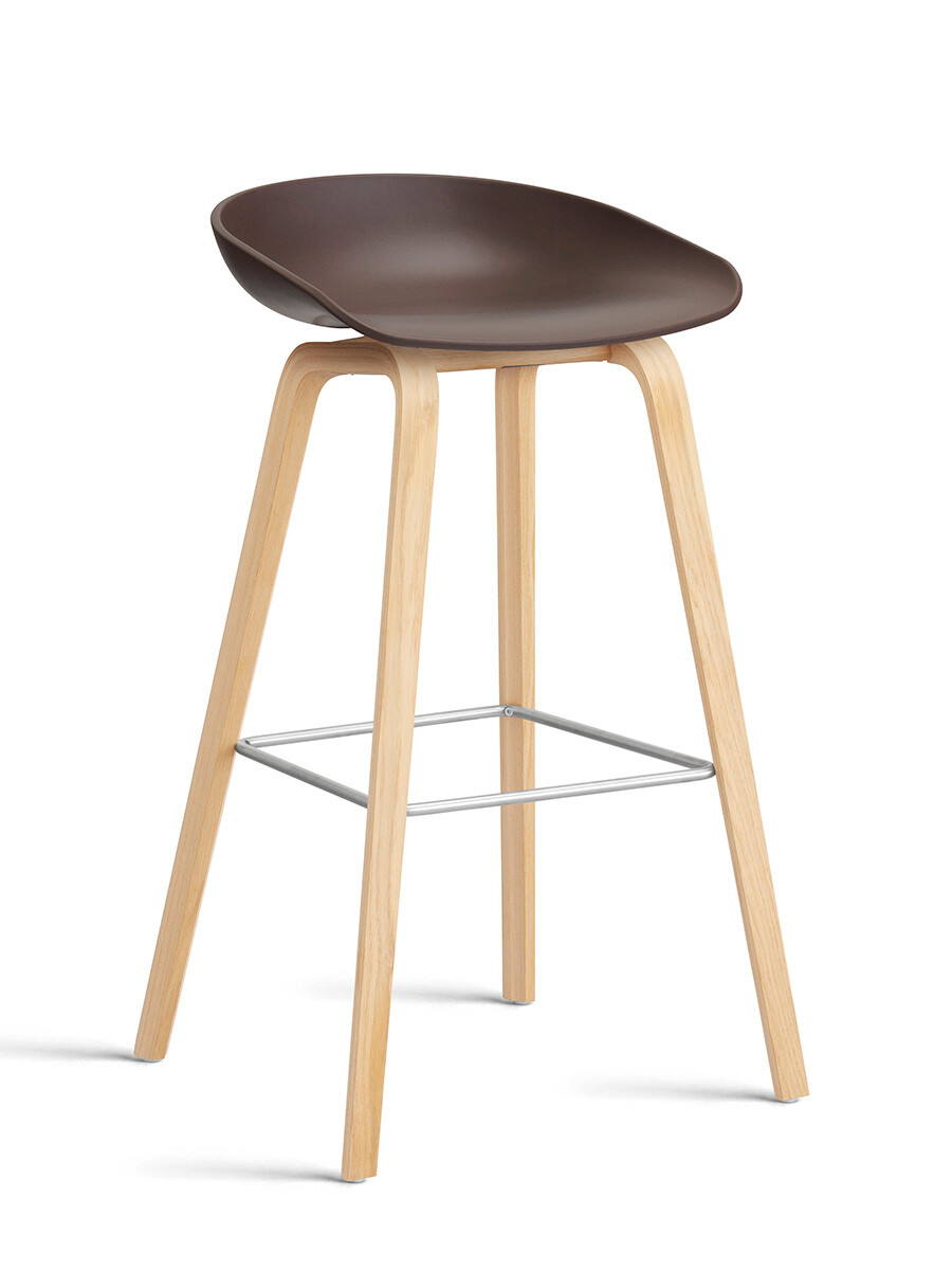 About a Stool AAS32 fra Hay (Sæbebehandlet eg, Raisin, Høj / B 50 x D 46 x H 74/85 cm)