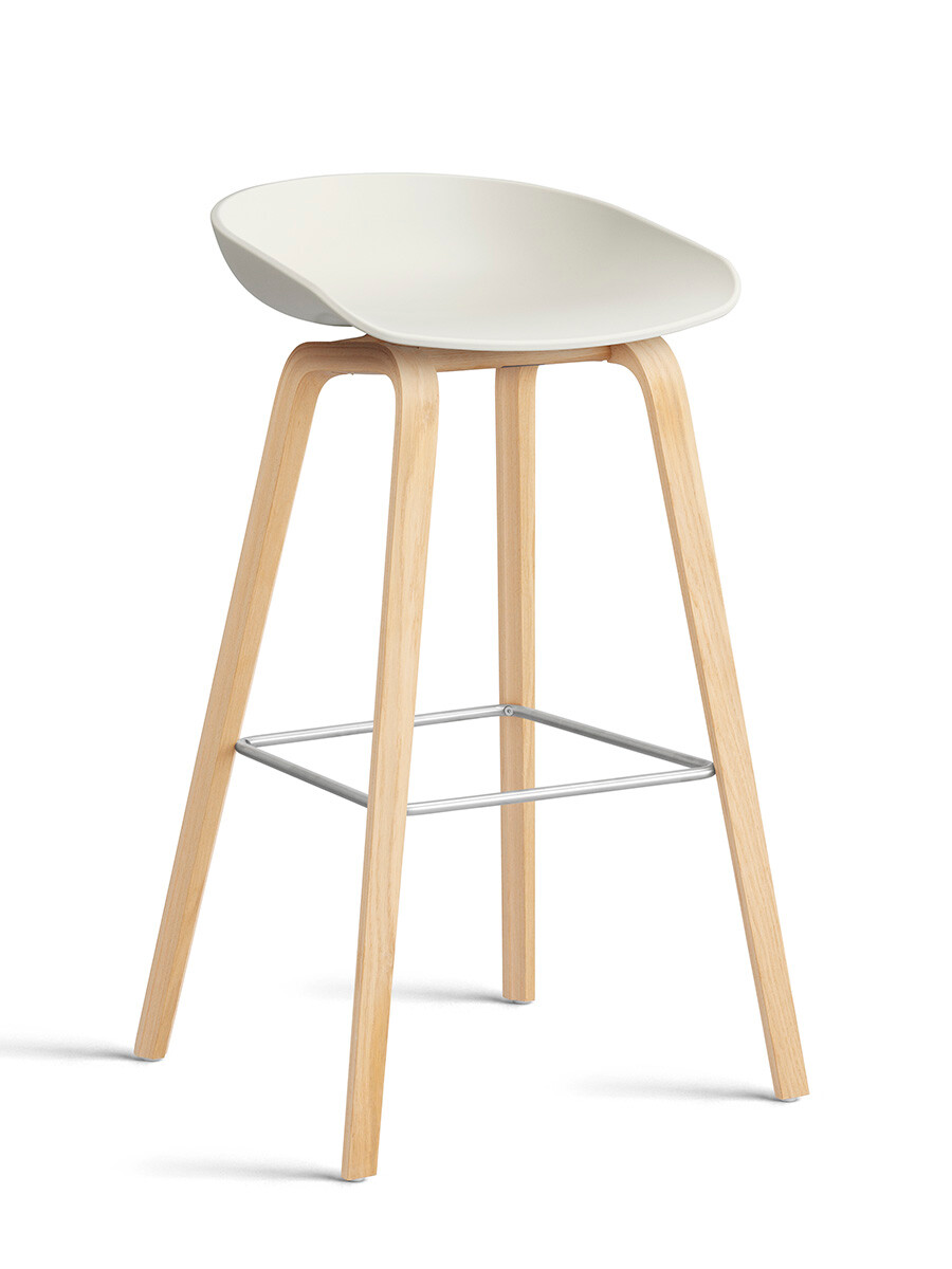 About a Stool AAS32 fra Hay (Sæbebehandlet eg, Melange Cream, Høj / B 50 x D 46 x H 74/85 cm)