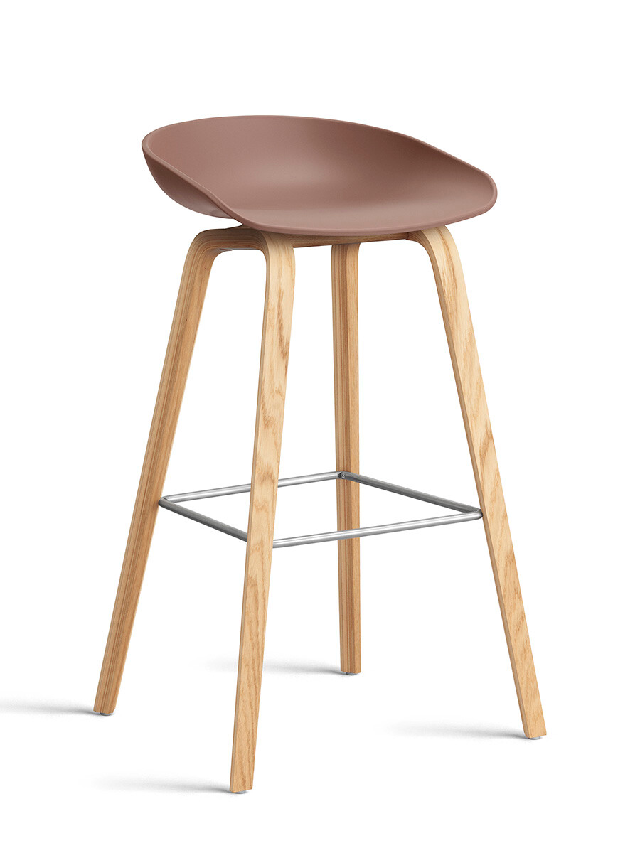 About a Stool AAS32 fra Hay (Lakeret eg, Soft Brick, Høj / B 50 x D 46 x H 74/85 cm)