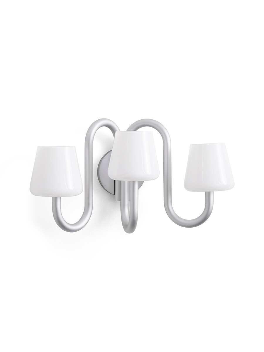 Apollo Wall Sconce, hvid opalglas fra Hay