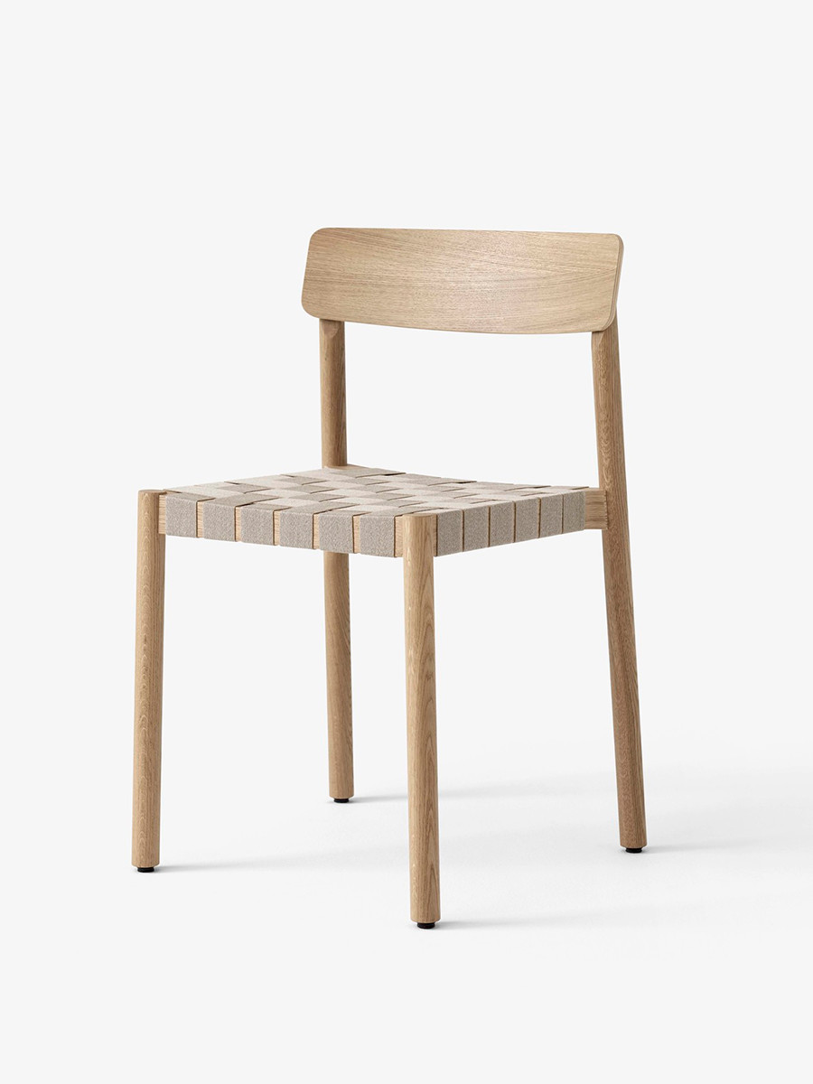 Betty TK1 spisestol fra &Tradition (Oak)