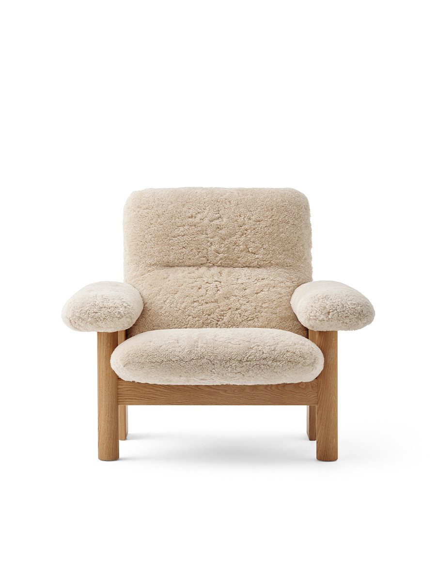 Brasilia Lounge Chair, Natural Oak Sheepskin Nature fra Audo Copenhagen