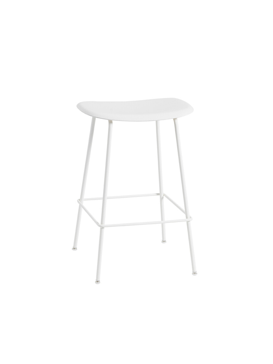 Fiber Counter stool fra Muuto (Lille, Natural white/ White base)