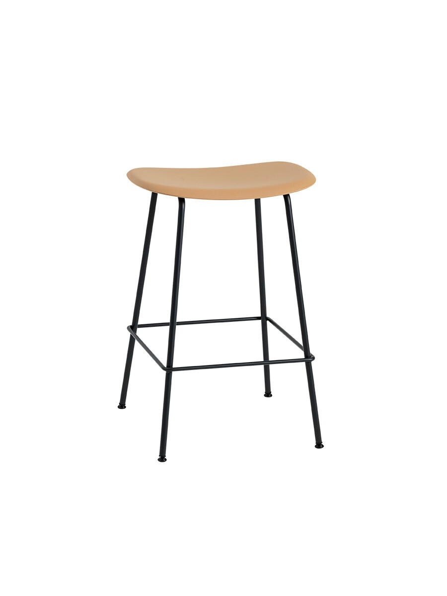 Fiber Counter stool fra Muuto (Lille, Ochre/ black base)
