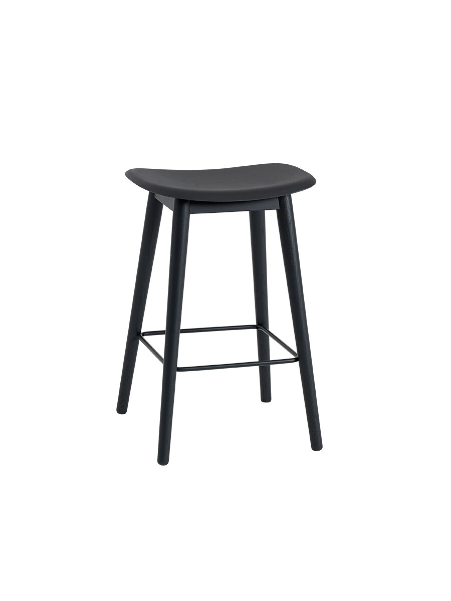 Fiber Bar Stool Wood fra Muuto (Lille, Black/ black)
