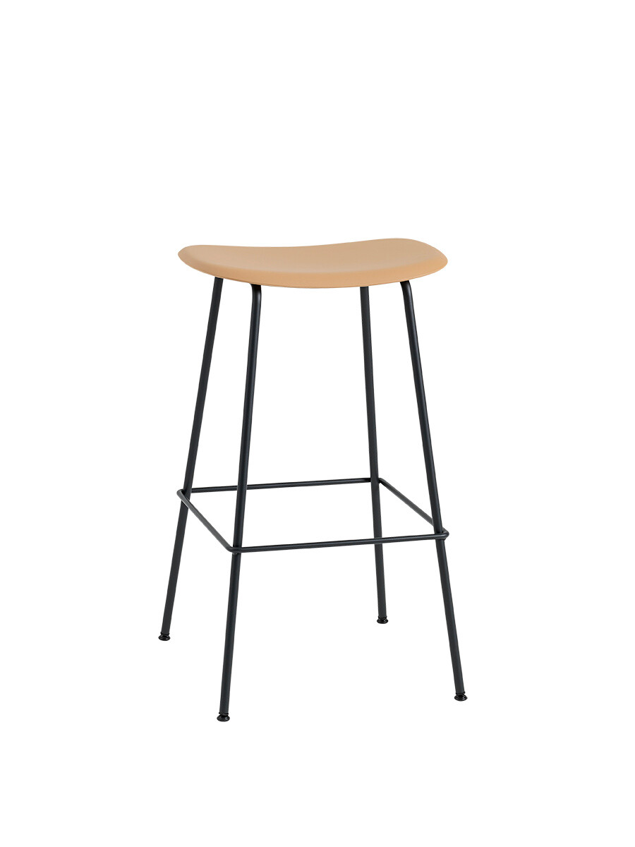 Fiber Counter stool fra Muuto (Stor, Ochre/ black base)