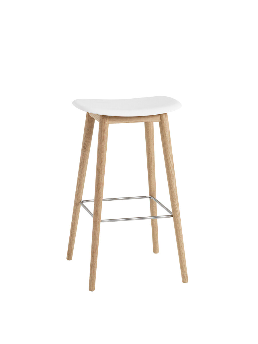 Fiber Bar Stool Wood fra Muuto (Stor, Natural white/ oak base)
