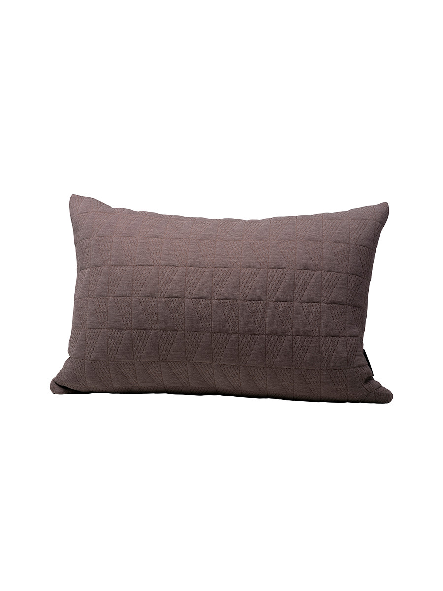 Trapez Pude 60×40 i earth brown af Arne Jacobsen