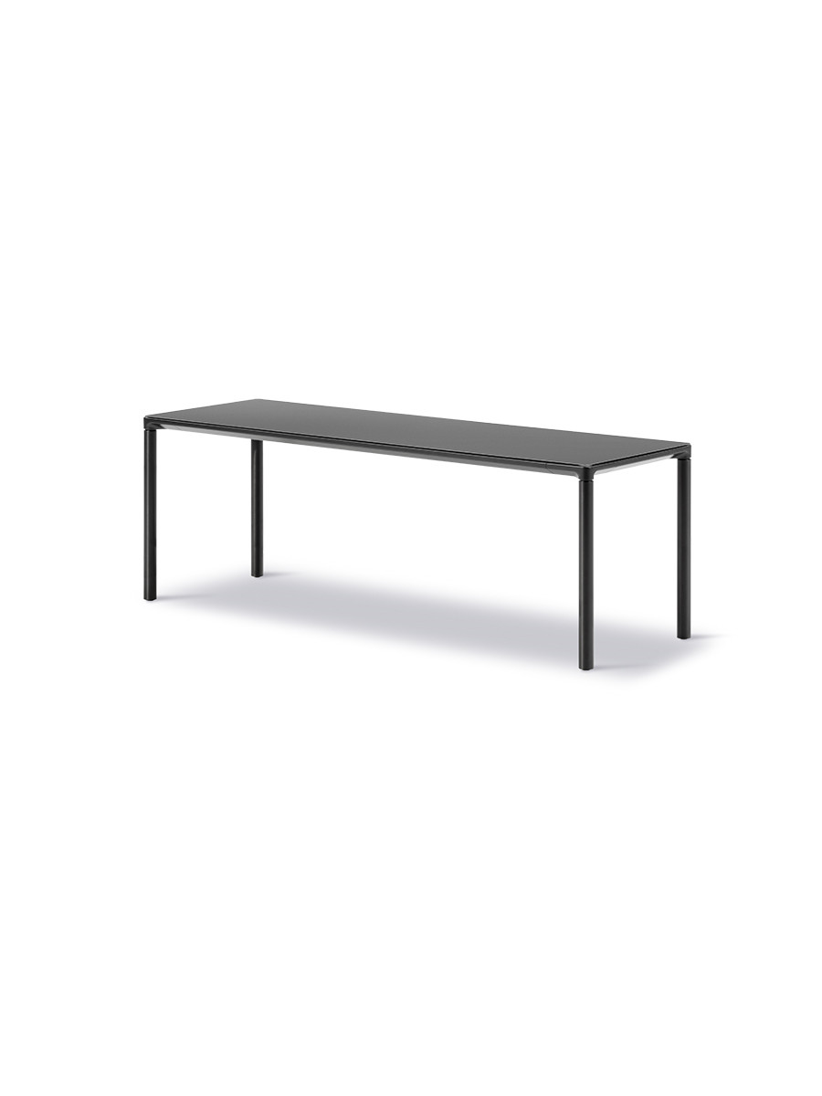 Piloti Bord, sort laminat fra Fredericia Furniture (6615: 120 x 39 x H41 cm, Børstet aluminium)