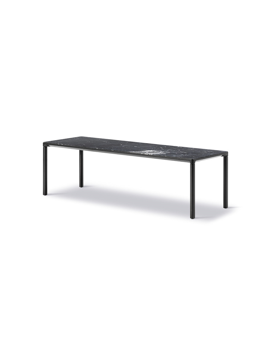 Piloti Bord, sort marquina fra Fredericia Furniture (6615: 120 x 39 x H35 cm, Sort pulverlakeret aluminium)