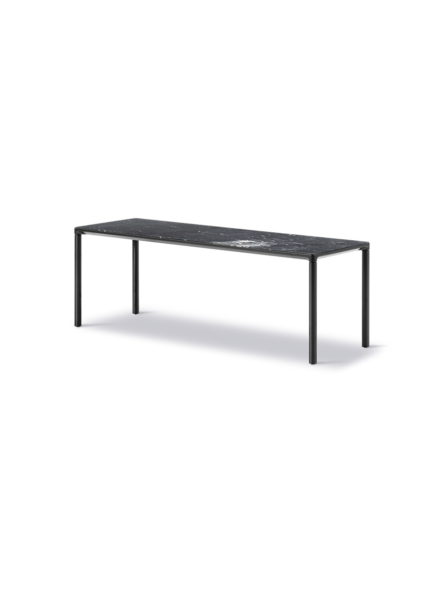 Piloti Bord, sort marquina fra Fredericia Furniture (6615: 120 x 39 x H41 cm, Sort pulverlakeret aluminium)