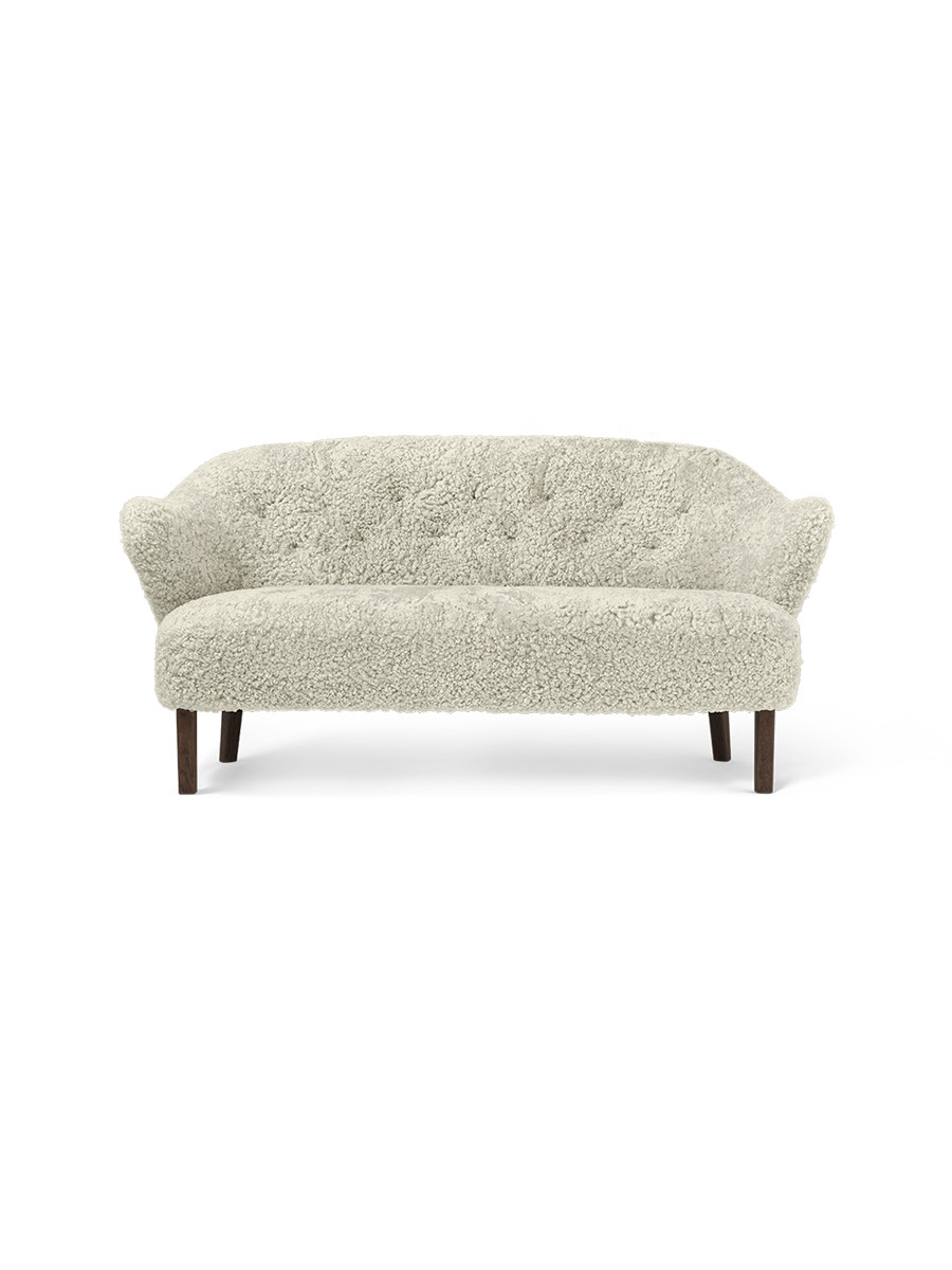 Ingeborg Sofa fra Audo Copenhagen (Fåreskind, Green Tea, Røget eg)
