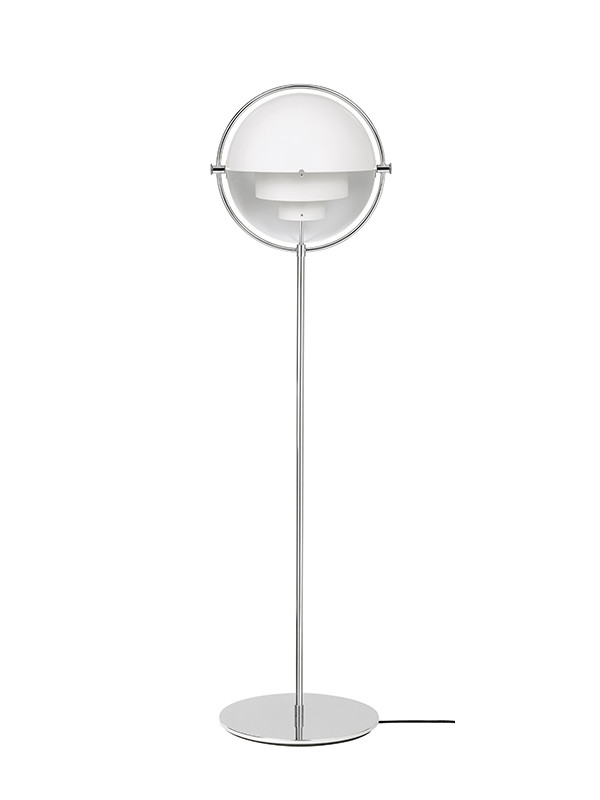 Multi-Lite Gulvlampe fra GUBI (Hvid skærm / krom stel)