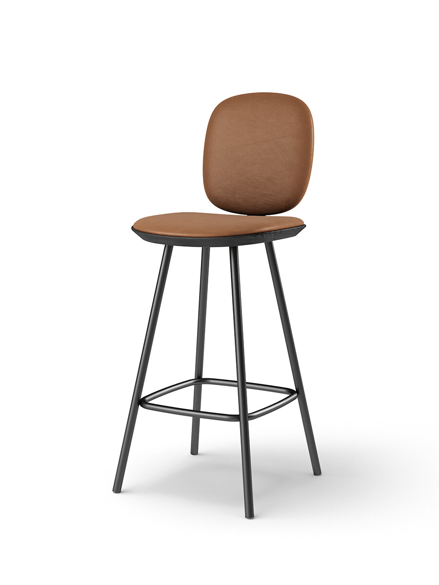 Pauline Comfort Counter Stool m. Metalben, sortlakeret eg fra Brdr. Krüger (Spectrum, brandy leather)