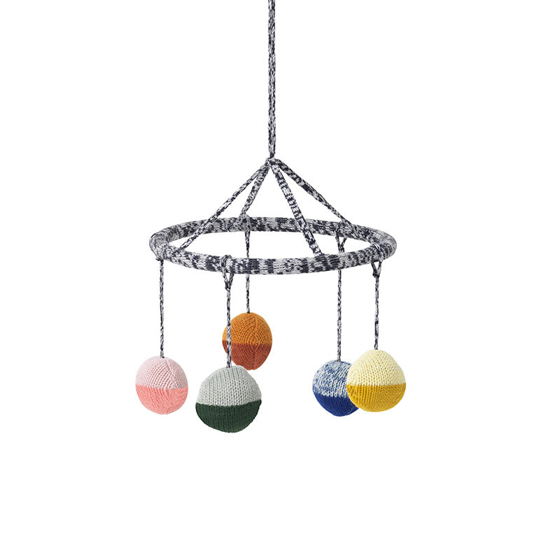 Ferm Living Ferm Living Ball Knitted Hanging Mobile Gaveideer Til Enhver Anledning